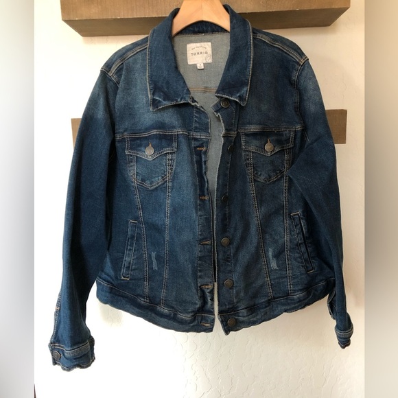 Torrid|Plus size Jean jacket, closet staple in size 2X•••Oversized cute fit - Picture 1 of 14